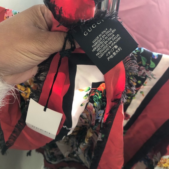 NWT ✨GUCCI✨  JOSEPHINE STRIPE 100% silk Floral Scarf 135 x 135 - Picture 4 of 8